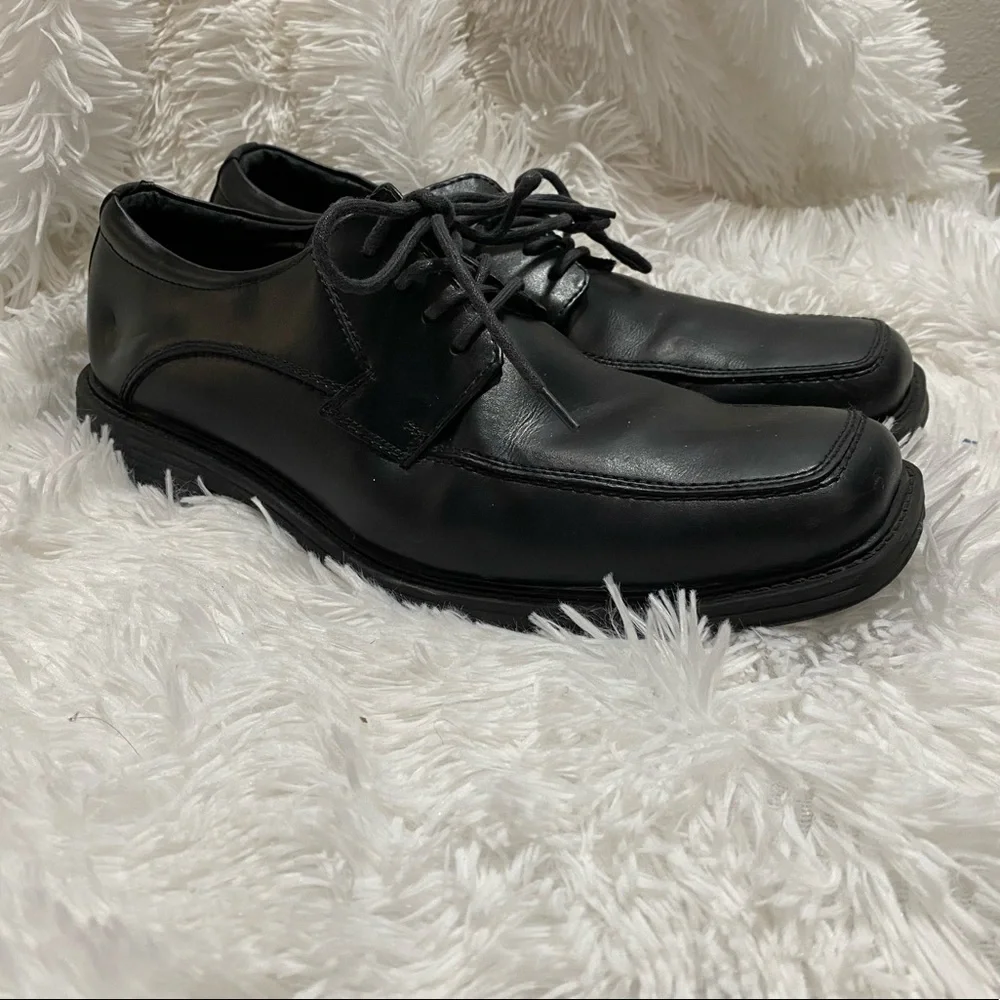 G.H. Bass & Co. Men's black square toe dress shoes size 9.5